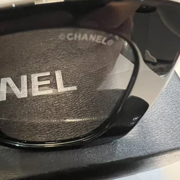 Authentic CHANEL Sunglasses Women's Polarized-Black/White CC Logo New With Box - Picture 6 of 9